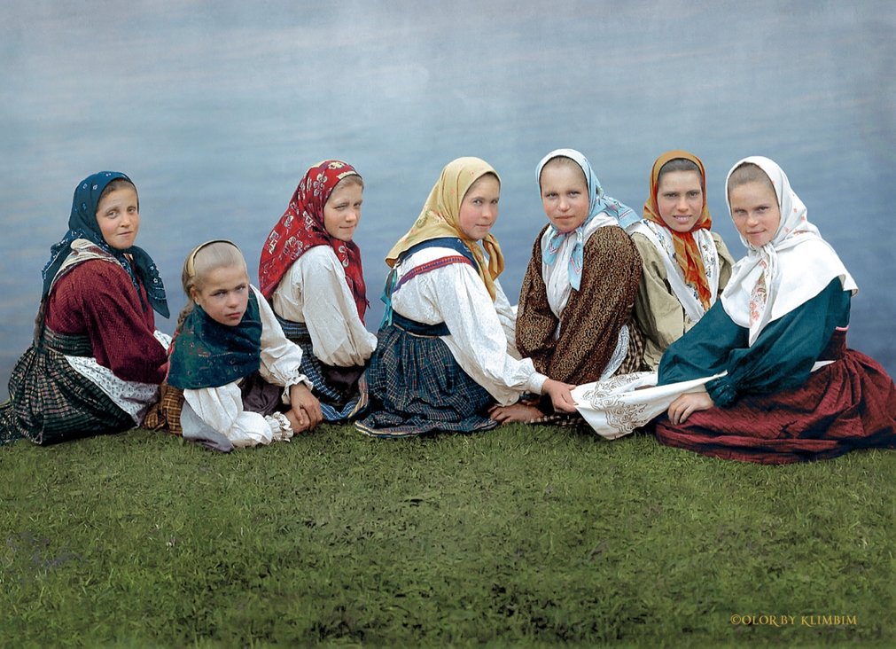 Russian-peasant-girls-1914-1916-photo-by-Lobovikov.jpg