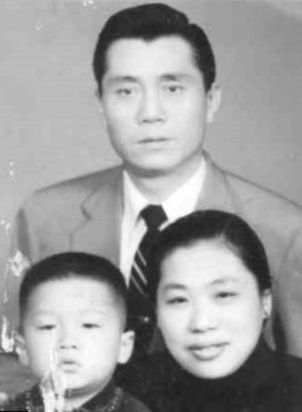 Джеки Чан с родителями