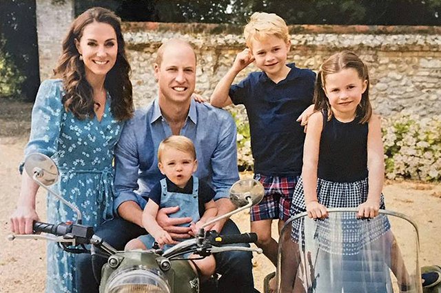 Кейт Миддлтон и принц Уильям с дочерью Шарлоттой и сыновьями Луи и Джорджем