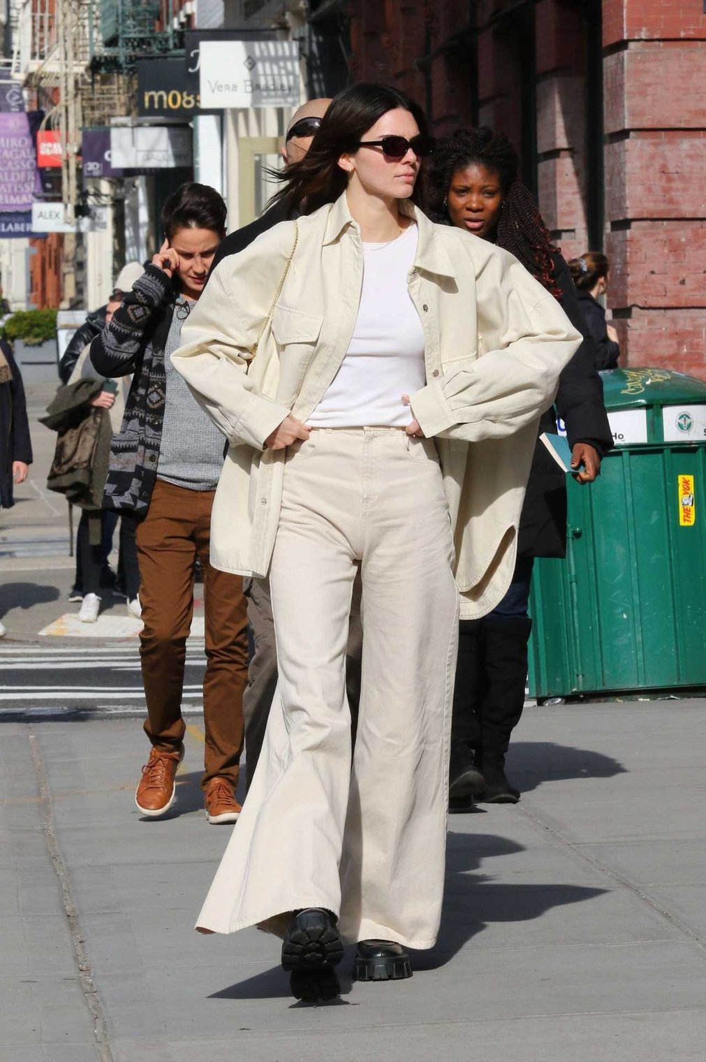 Kendall Jenner 2020 : Kendall Jenner – Goes for a walk with friends after lunch in New York-04