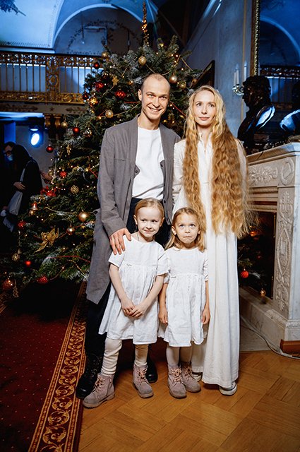 Юрий Бориов с женой Анной Шевчук и дочерьми 
