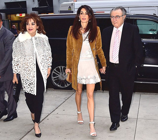 Амаль Клуни с родителями