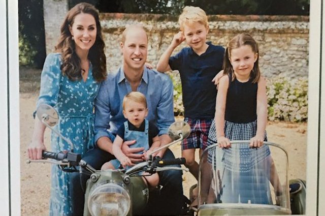 Кейт Миддлтон и принц Уильям с детьми: принцами Джорджем и Луи и принцессой Шарлоттой