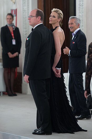 князь монако альбер II и княгиня монако шарлен на балу во Флоренции