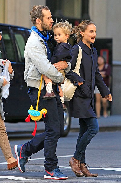 Натали Портман с мужем и сыном в Нью-Йорке