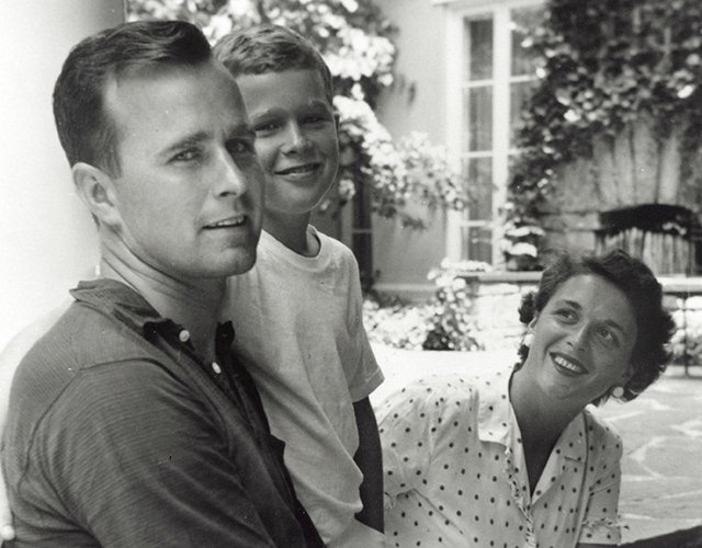 Джордж и Барбара Буш с сыном Джорджем Бушем-младшим