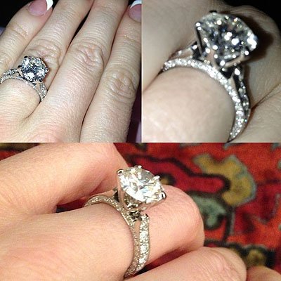 Кристал Харрис показала помолвочное кольцо от Хью Хефнера