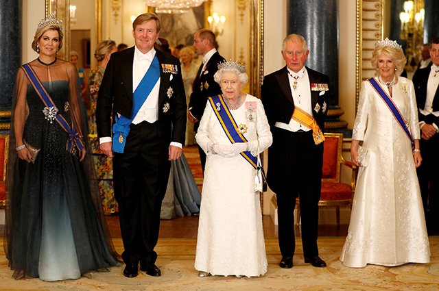 Королева Максима, король Виллем-Александр, королева Елизавета II, принц Чарльз, герцогиня  Корнуольская Камилла