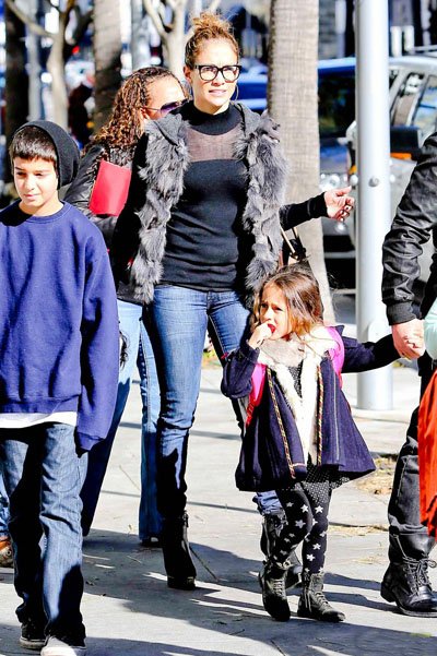 Дженнифер Лопес и Каспер Смарт с детьми в Беверли Хиллс