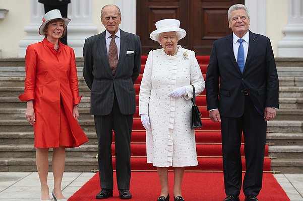 Даниэла Шадт, принц Филип, королева Елизавета II и Йоахим Гаук