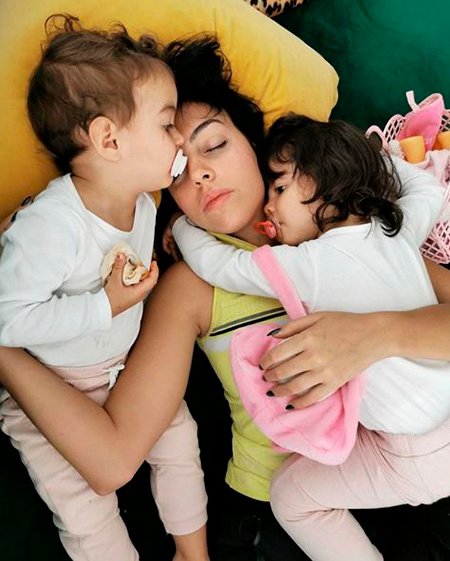 Джорджина Родригес с детьми