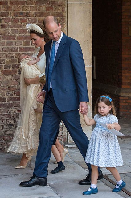 Кейт Миддлтон с принцем Луи, принц Уильям с принцем Джорджем и принцессой Шарлоттой