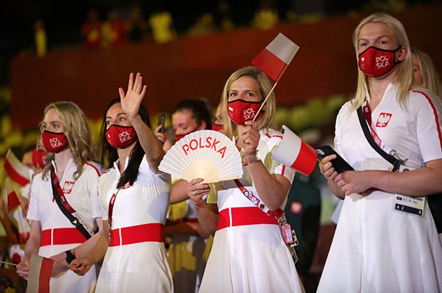 Сборная Польши на церемонии открытия Олимпийских игр в Токио