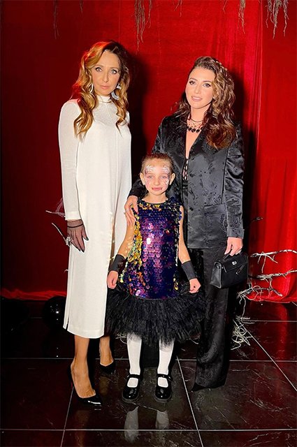 Татьяна Навка с дочерью Надей и певицей Жасмин
