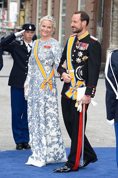 На гала-ужине, организованном королевой Нидерландов Беатрикс в честь ее отречения от престола и коронации ее сына Виллема-Александра, 2013 год