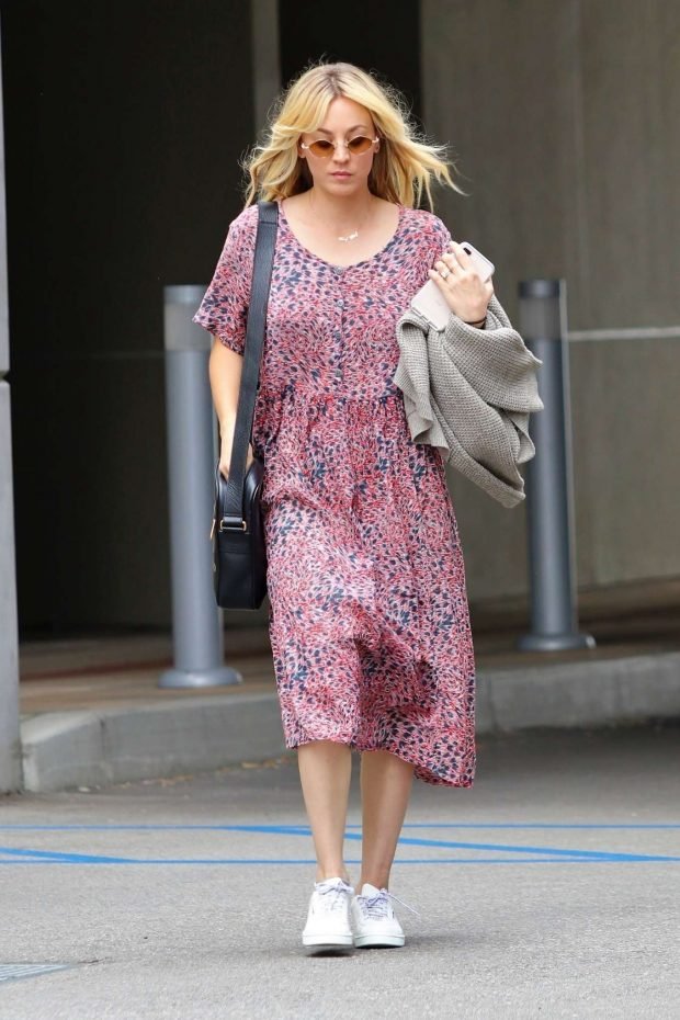 Kaley Cuoco: In Summer dress out in Los Angeles -15