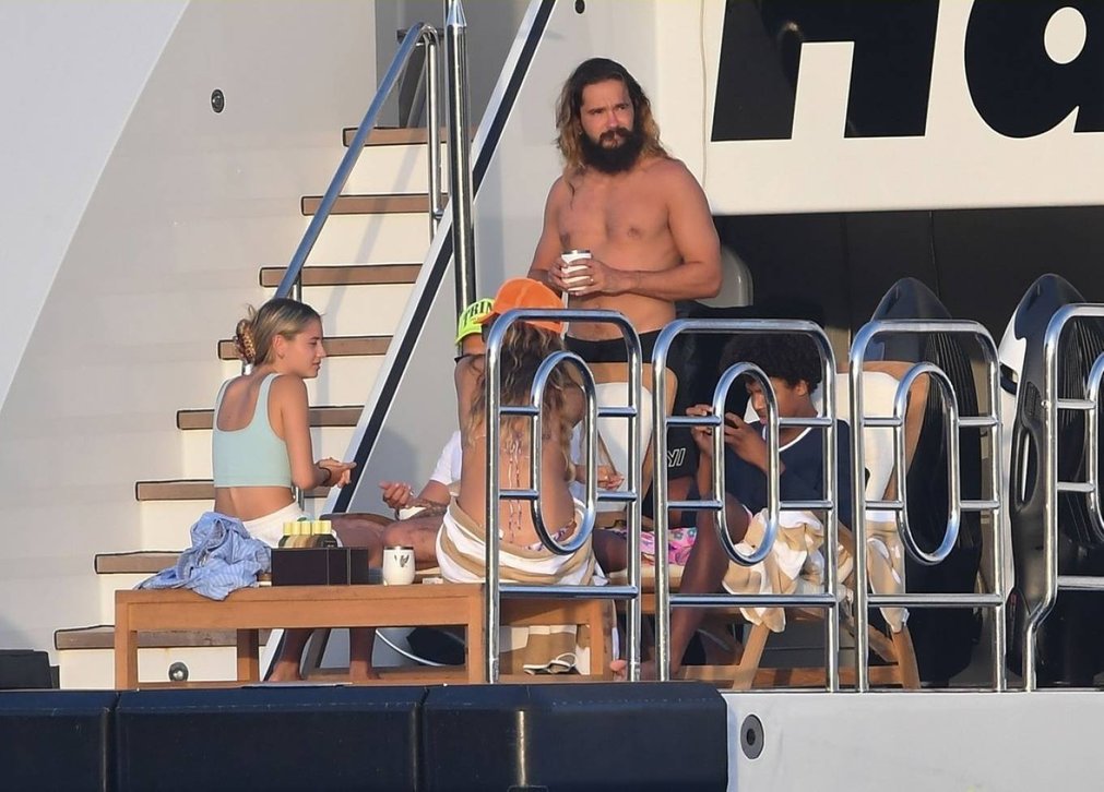 Leni Klum 2021 : Leni Klum – In a bikini on a Yacht – Italy-16