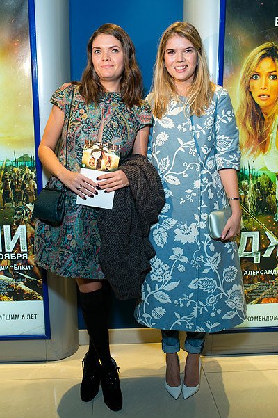Виктория Галушка с сестрой Анастасией на премьере фильма 