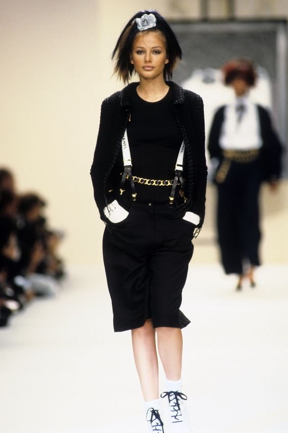 http://www.vogue.com/fashion-shows/spring-1994-ready-to-wear/chanel/slideshow/collection