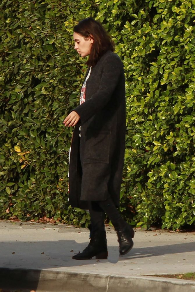 Mila Kunis: Leaving her house in Los Angeles -01