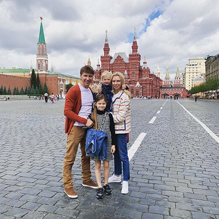 Алексей Ягудин и Татьяна Тотьмянина с дочерьми Мишель и Елизаветой