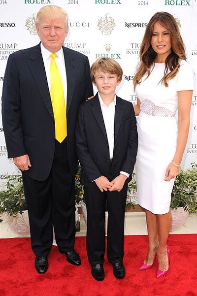 Дональд Трамп с женой Меланией Трамп и сыном Бэрроном