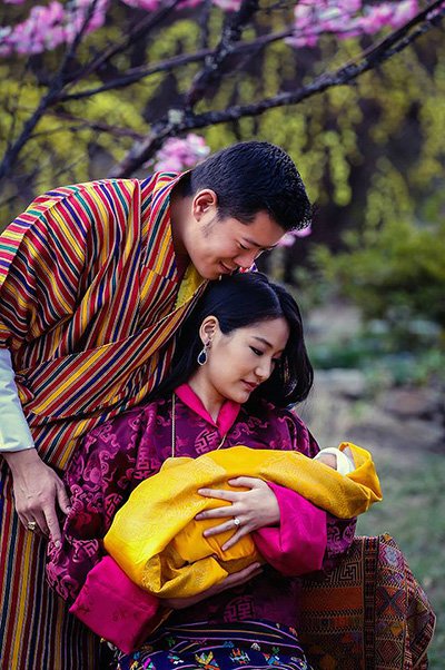 Король и королева Бутана с сыном