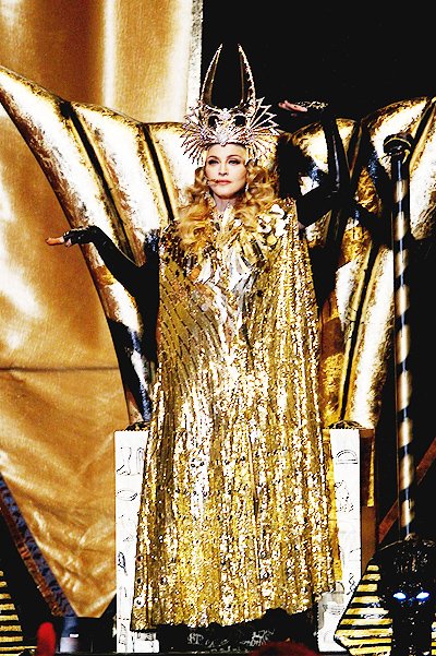 Мадонна на Bridgestone Super Bowl XLVI Halftime Show в Индиане, 2012 год