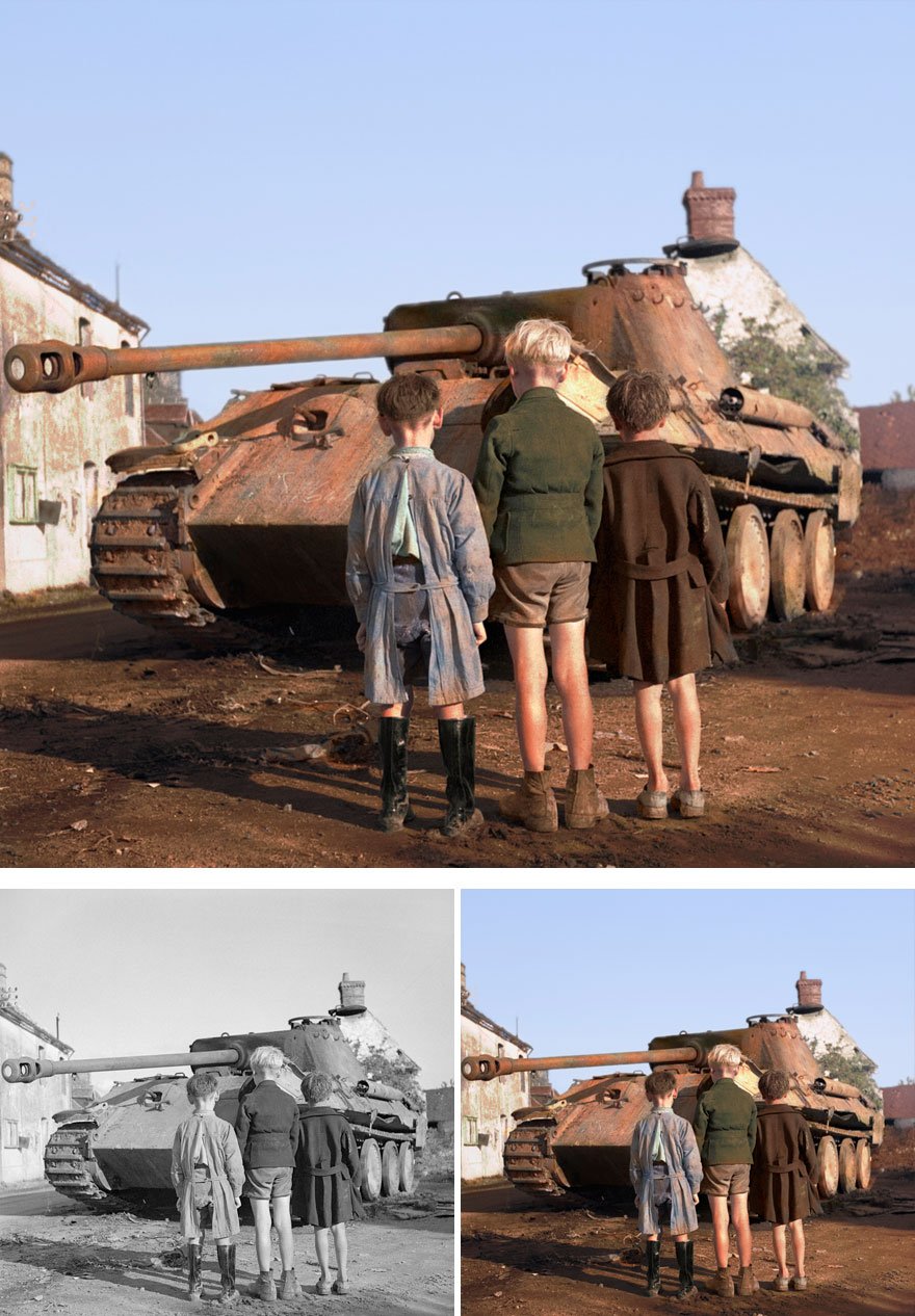 Французские мальчишки смотрят на подбитый немецкий танк «Пантера».