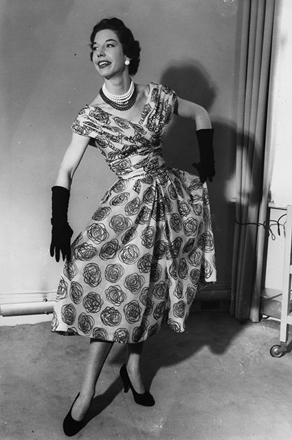 Модель в платье Dior, 1954 год