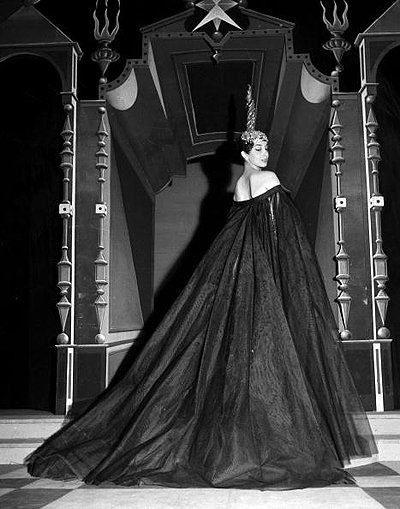 Платье авторства Жана Пату, 1954 год