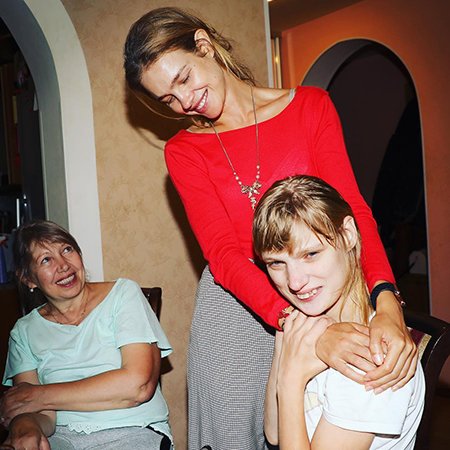 Наталья Водянова с мамой и сестрой Оксаной