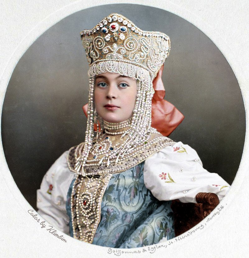 Великолепие костюмированного бала Романовых в раскрашенных фотографиях 1903 года 23