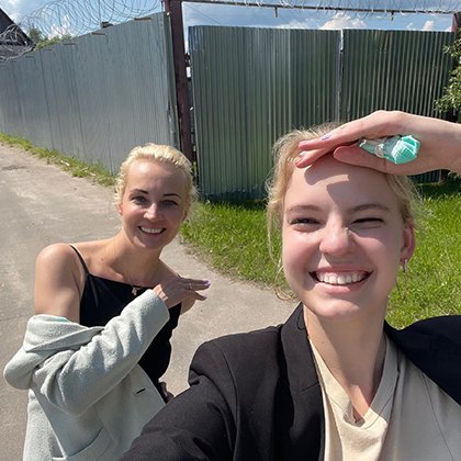 Юлия и Дарья Навальные