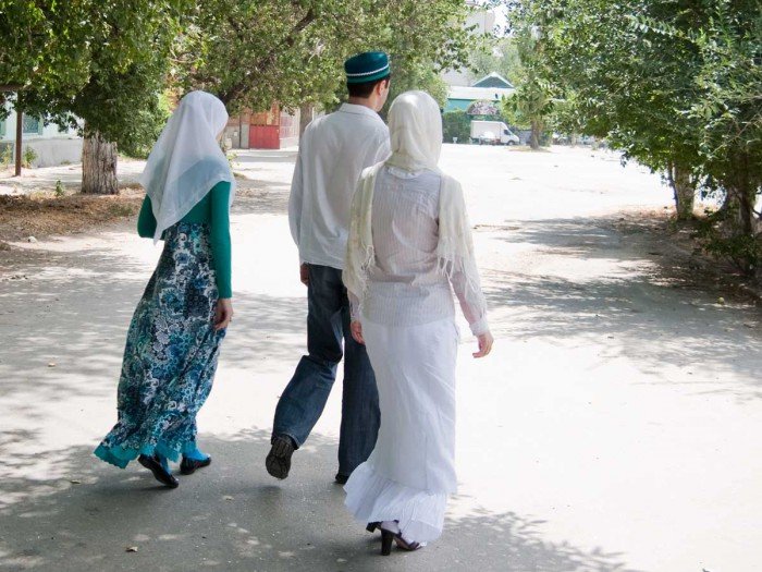 http://www.islamnews.ru/wp-content/uploads/2015/06/polygamy01_b-e1432010669246.jpg