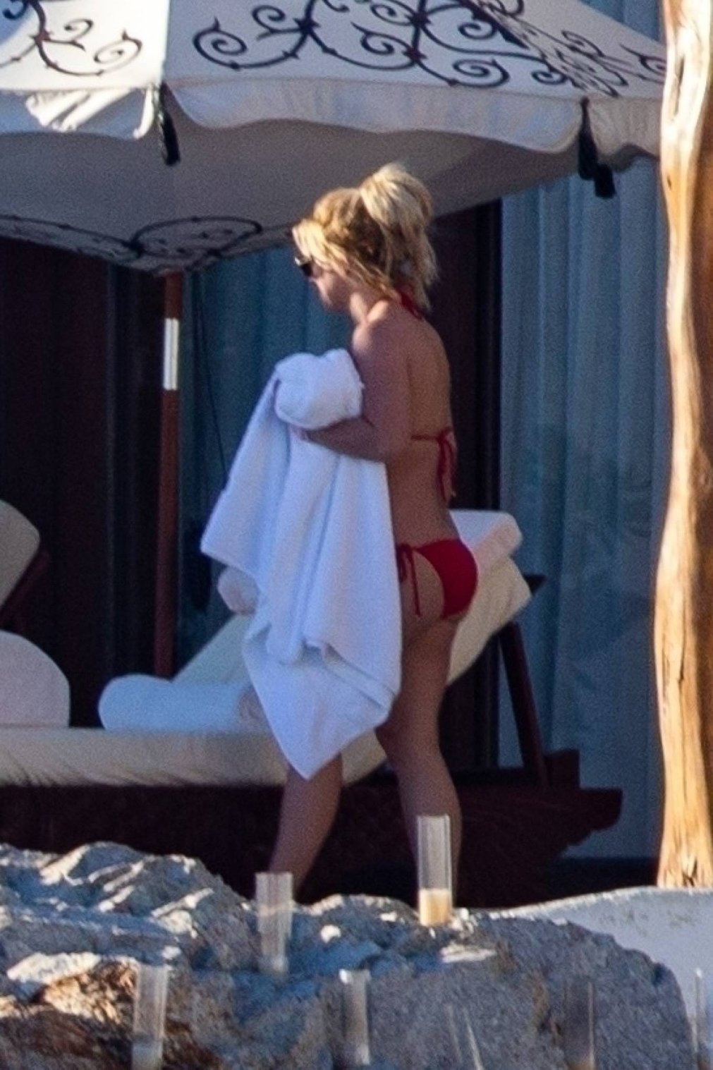Britney Spears 2021 : Britney Spears – Relaxes by the jacuzzi with fiancé Sam Asghari in Cabo San Lucas-09