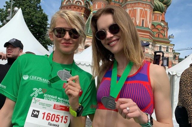 Полина Киценко и Наталья Водянова во время марафона 