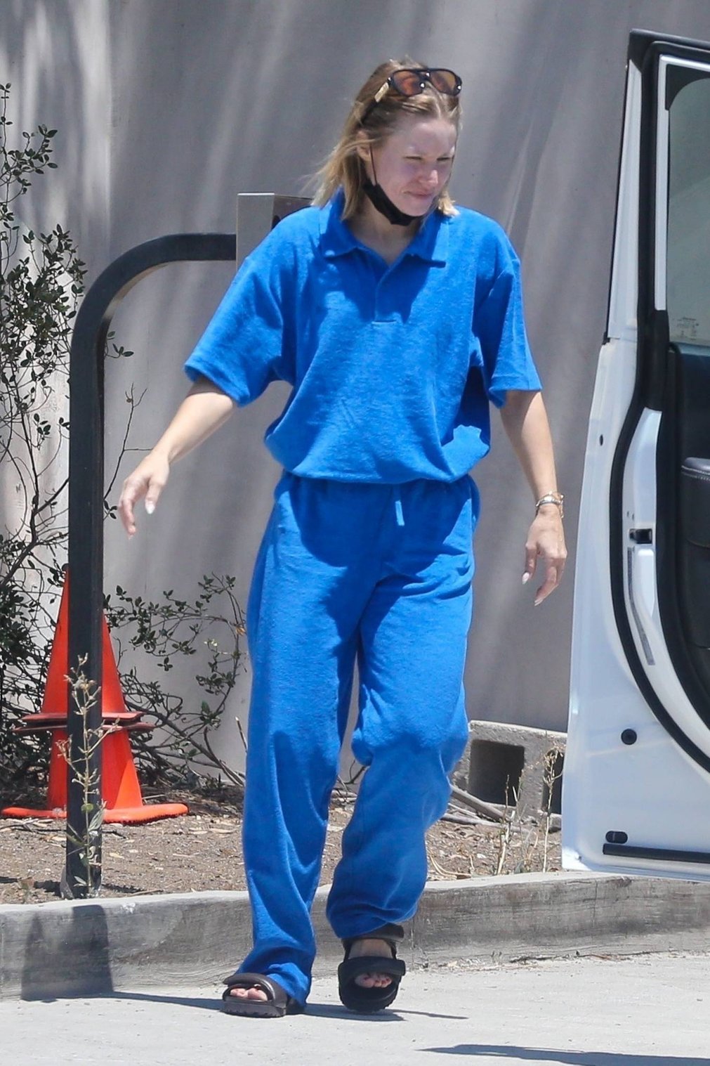 Kristen Bell 2021 : Kristen Bell – In comfy blue sweats while out in Los Feliz-06