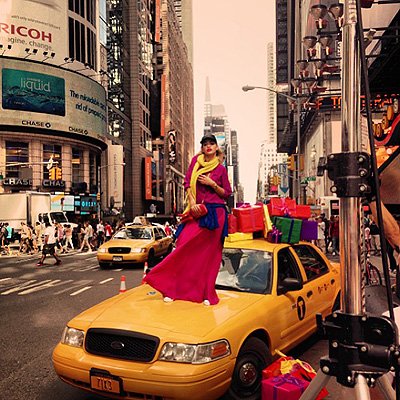 Снимки из Twitter Риты Ора со съемок рекламной кампании DKNY