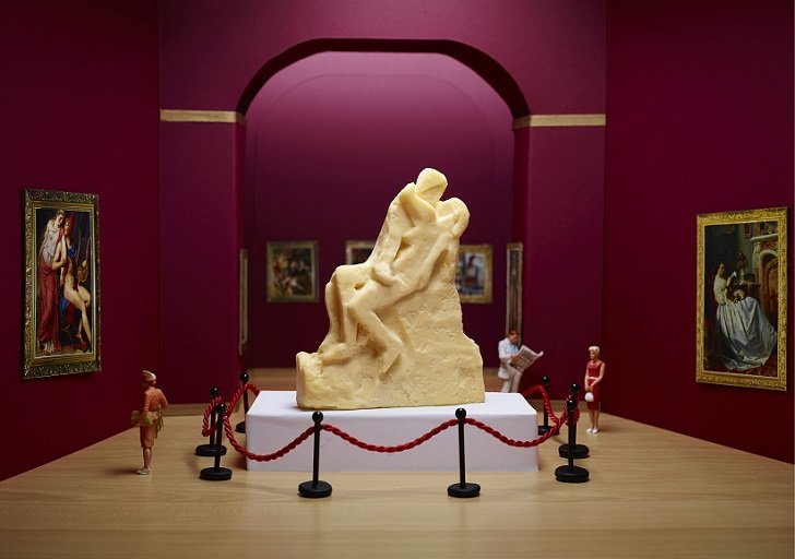 «Поцелуй» французского скульптора Огюста Родена из сыра