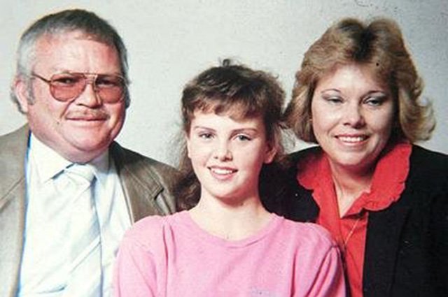 Шарлиз Терон с отцом Чарльзом и матерью Гердой