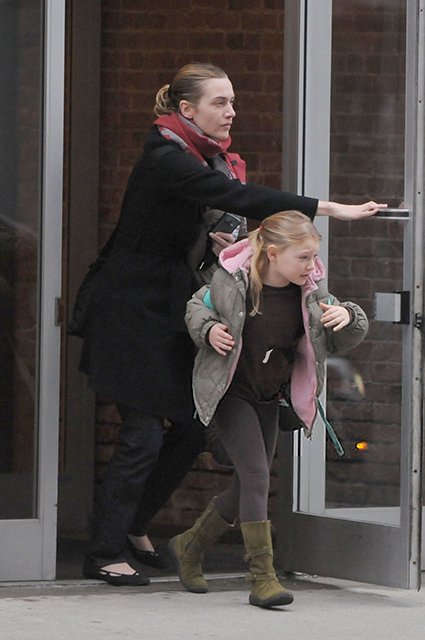 Кейт Уинслет с маленькой дочерью Миа