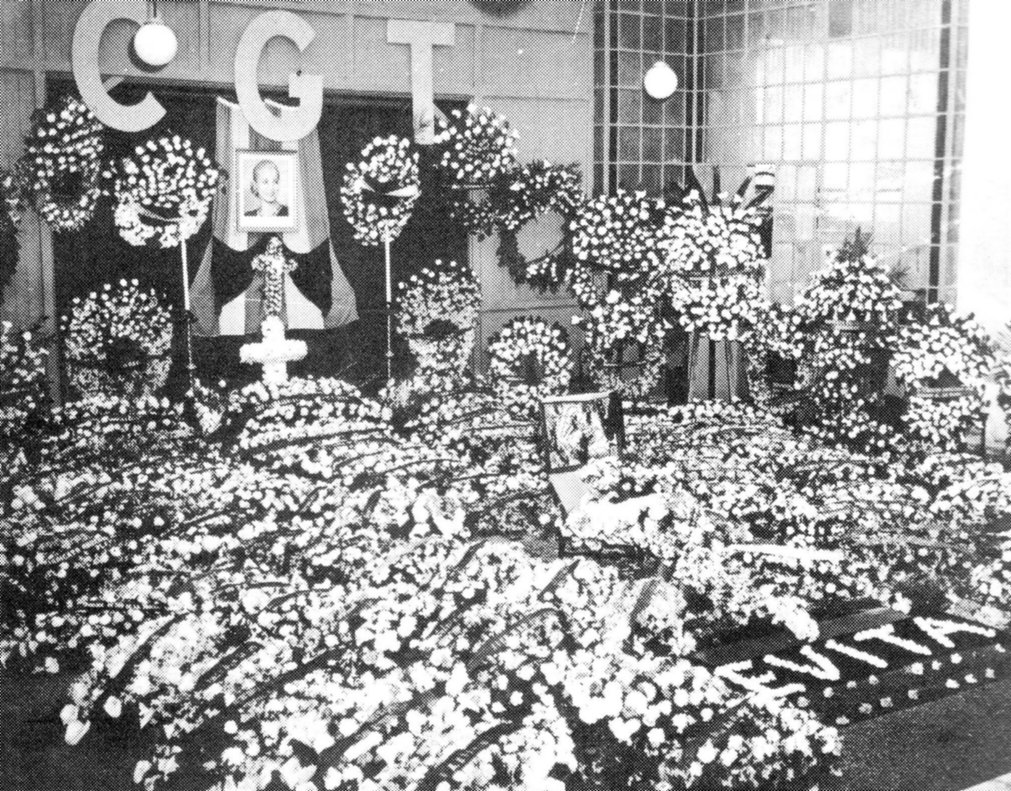 https://upload.wikimedia.org/wikipedia/commons/d/d3/CGT_Funerales_Evita.JPG