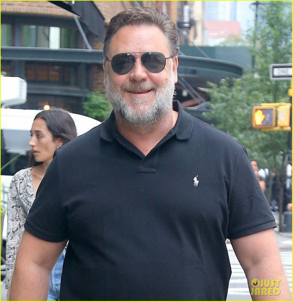 russell crowe sports full beard while promoting loudest voice 024311976