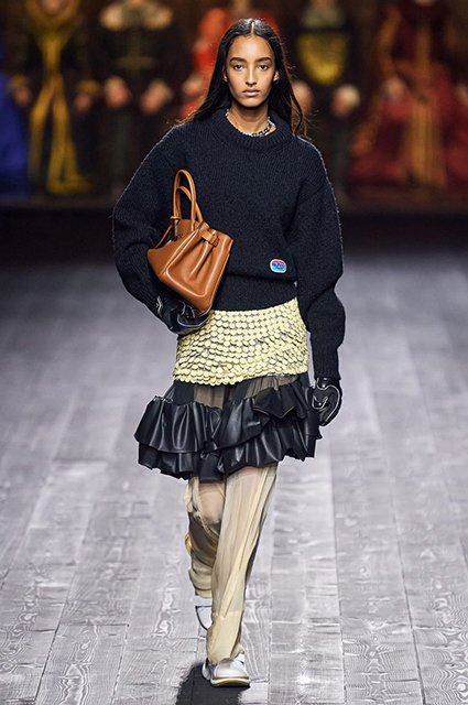 Мона Тугард на показе Louis Vuitton