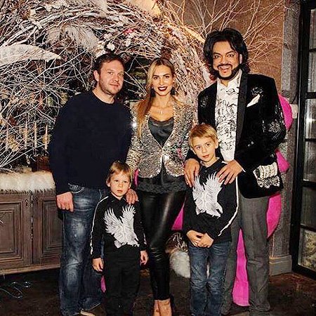 Филипп Киркоров и Иван саенко с семьей