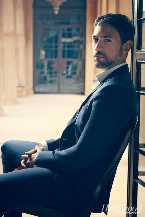 Adam Rayner. Forgot how delicious he was... First in the UK's 'mistresses' and now 'tyrant': 