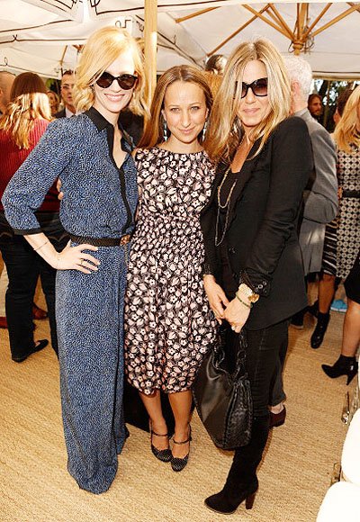 Дженьюари Джонс, Дженнифер Мейер, Дженнифер Энистон на Vogue Fashion Show