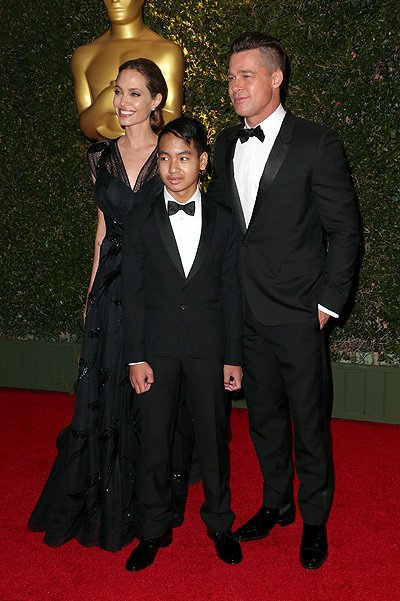 Анджелина Джоли и Брэд питт с сыном Паксом