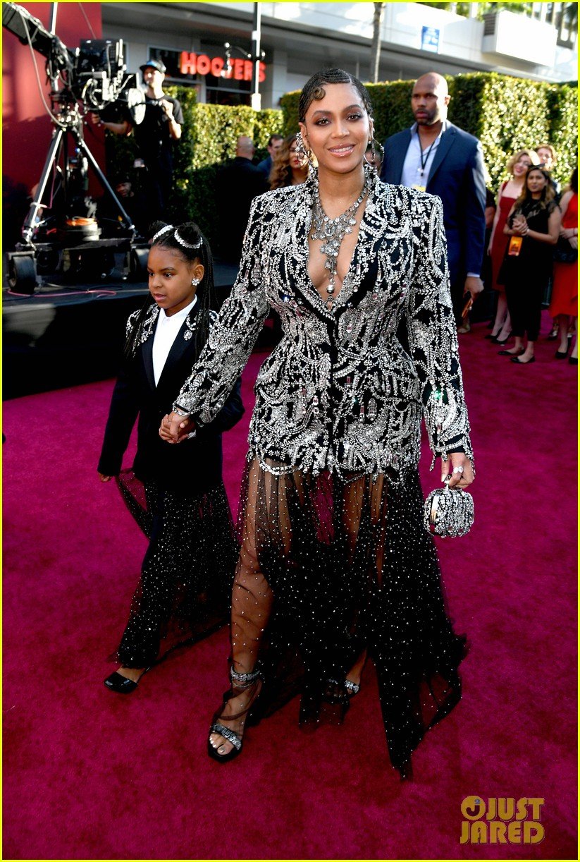 beyonce brings daughter blue ivy to the lion king premiere 014319733